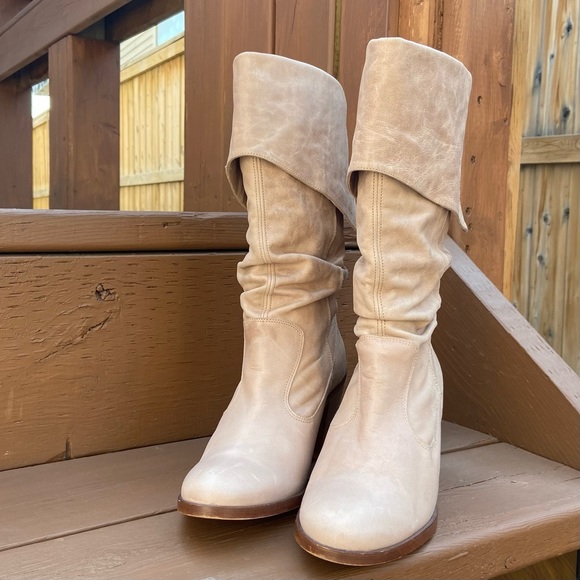 Sixty Seven women cream leather made in Spain slouchy heeled boots. Size 40. Use - Picture 3 of 11